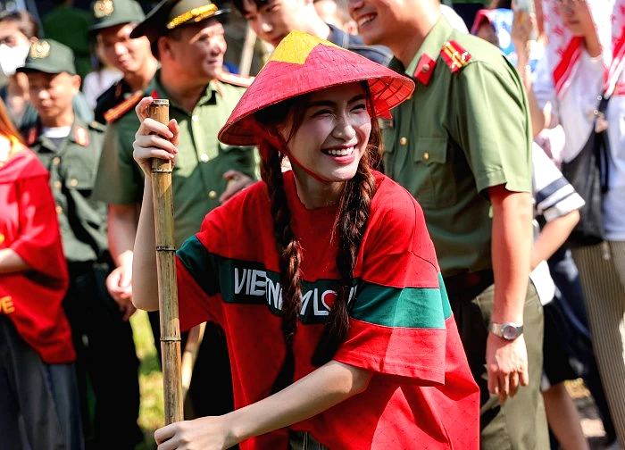 Hòa Minzy, Quốc Thiên cùng dàn sao trồng cây vì Thủ đô xanh