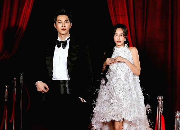 HOT: Rầm rộ ảnh Diệu Nhi - Anh Tú bế 2 con đi chơi