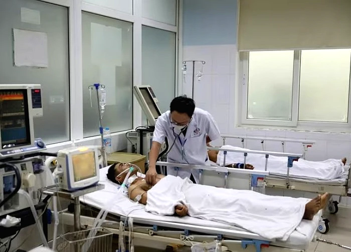 Mối nguy chết người từ rượu ngâm rễ cây rừng: Cảnh báo của bác sĩ