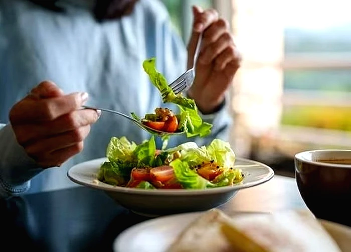 5 loại rau quen mặt ăn nhiều có thể gây hại cho thận nhưng ít người chú ý