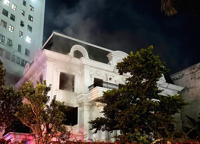 Cháy biệt thự ở Hà Nội