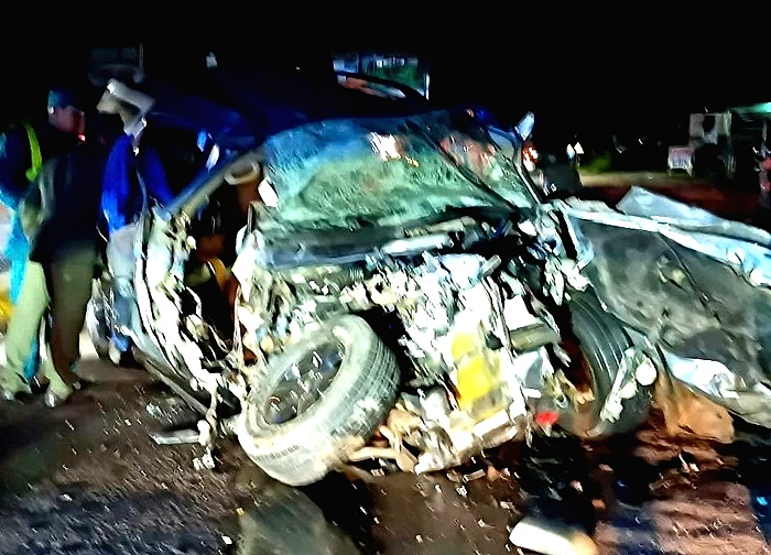 Ô tô con "đấu đầu" xe khách, 2 người tử vong tại chỗ