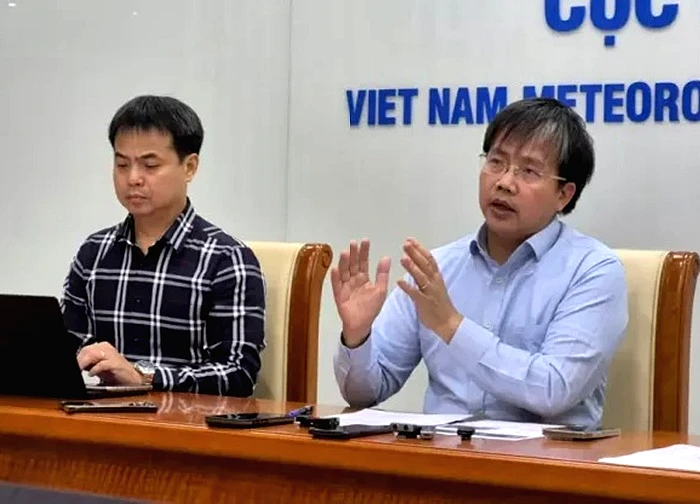 Bão Kalmaegi rất mạnh, Việt Nam quyết định phát tin bão khẩn cấp