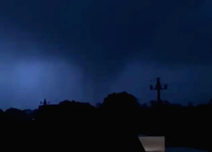 Lốc xoáy trong bão Kalmaegi ở Quảng Ngãi