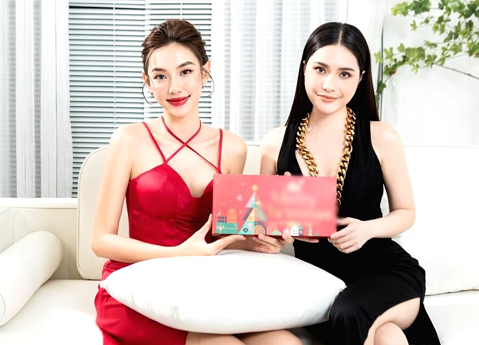 Đoàn Di Băng và Hoa hậu Thuỳ Tiên từng livestream bán hàng cùng nhau