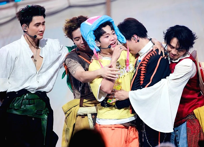 Các Anh Trai đang làm loạn MXH Threads: Cư dân mạng hoài nghi chia bè kết phái, bằng mặt không bằng lòng?