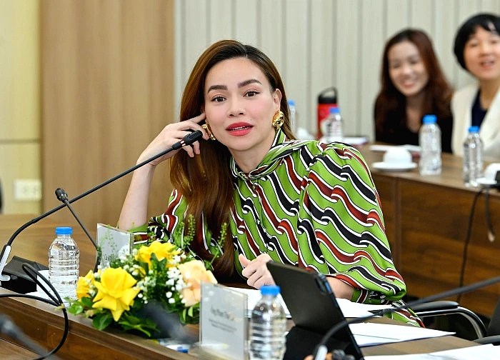 Hồ Ngọc Hà: Không cần mặc quá đẹp, ăn quá ngon; chỉ cần duy trì thu nhập để giúp đỡ bà con