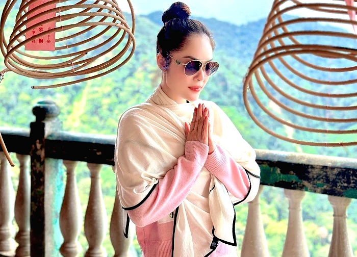 Loạt sao Việt vào chia buồn cùng Dương Cẩm Lynh