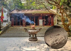 Bí ẩn rợn người hai phiến đá 'Lưỡng thạch trụ' khiến thợ xây Đền Hùng lăn ra ốm