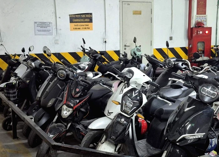 Chung cư tạm dừng gửi xe điện, lãnh đạo phường Long Biên nói gì?