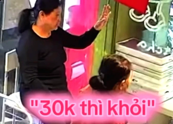 Xôn xao clip 2 phụ nữ kêu gọi ủng hộ miền Trung nhưng '30 nghìn thì khỏi'