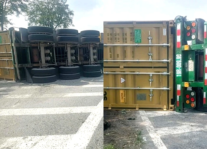 Xe đầu kéo container lật nhào khi ôm cua lên cầu vượt cửa ngõ TPHCM