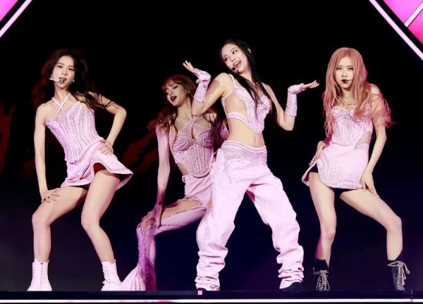 BLACKPINK tung clip 21 giây chấn động toàn thế giới, fan quốc tế sướng rơn người