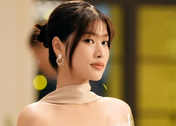 Hoa hậu Vbiz bị miệt thị ngoại hình, visual thế nào mà "không xứng với tình tin đồn"?
