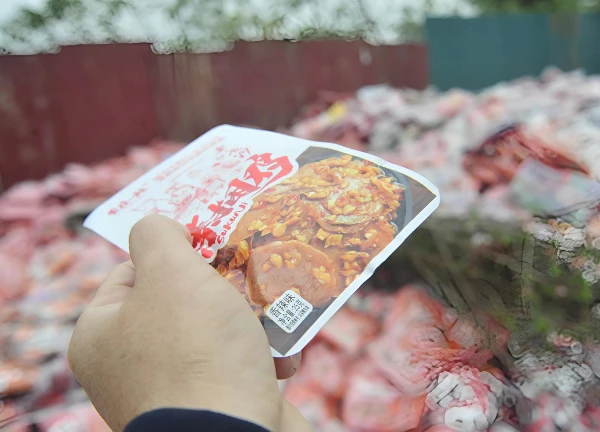 The "trend" of confectionery waste in La Phu: "Doing business" but "discharging" without anyone cleaning up?