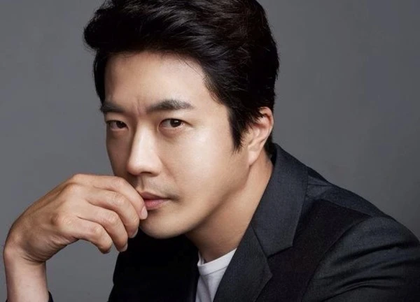 Kwon Sang Woo sững sờ nhận kết quả chụp phổi trắng xóa: "Tôi sắp chết rồi sao?"