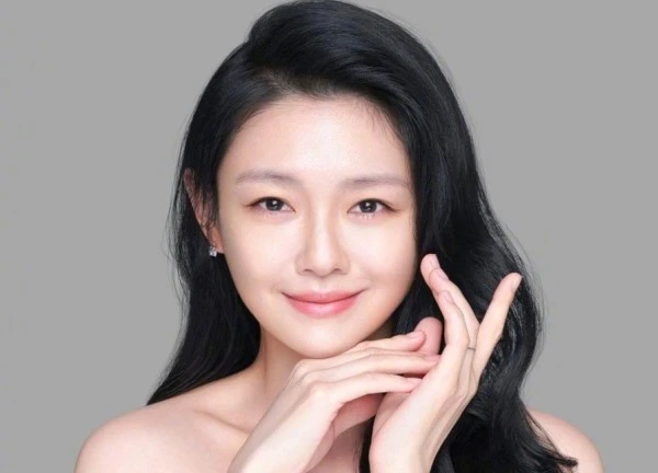 Rò rỉ hồ sơ cấp cứu Từ Hy Viên: Ngừng thở trên đường đến bệnh viện, phim CT phát hiện 2 lá phổi trắng xóa?
