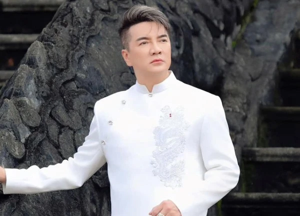 Thực hư hình ảnh lan truyền Đàm Vĩnh Hưng bị mất 4 ngón chân