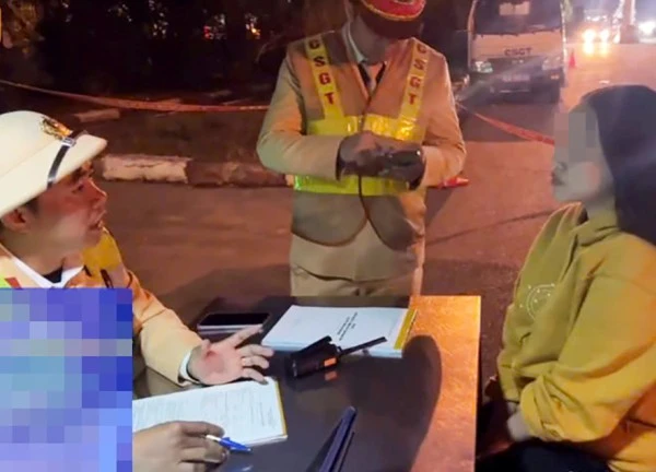 Nữ tài xế đi ngược chiều cao tốc bị phạt 35 triệu