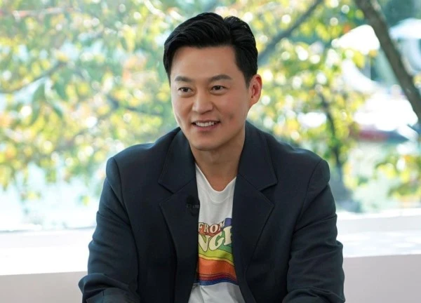 Mỹ nam diễn dở tới nỗi bị đạo diễn ném giày vào người, lười đóng phim vẫn bỏ túi cả nghìn tỷ