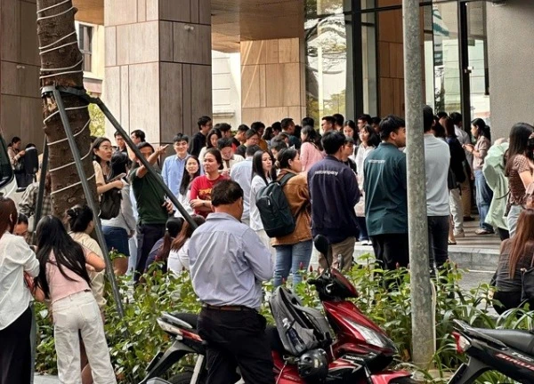 NÓNG: Người dân TP HCM xôn xao bởi rung lắc