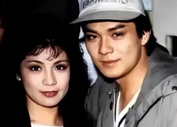 Sao nam khóc lớn trong tang lễ "Hoàng Dung đẹp nhất", có 1 hành động lặp lại suốt 4 thập kỷ