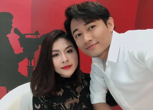 Thất thứ 3 của Quý Bình: 1 sao nữ đều đặn tới viếng, bật khóc ôm chầm lấy vợ của nam diễn viên