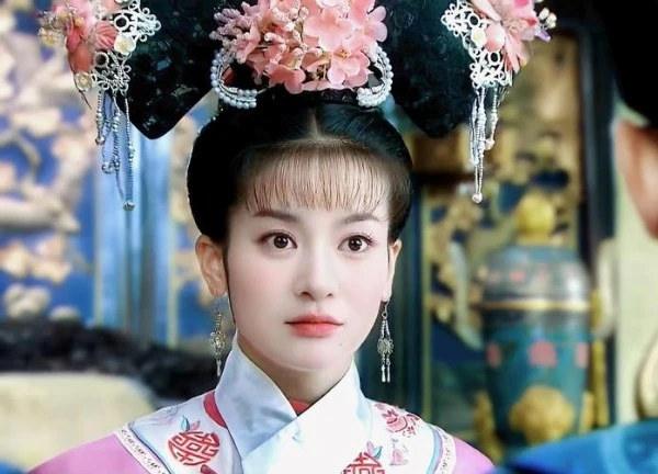 "Tiểu Yến Tử" phản bội Quỳnh Dao dù được bà chúa ngôn tình coi như con gái