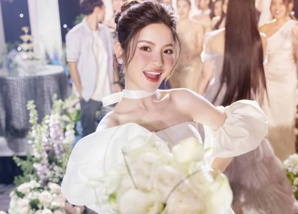 Xôn xao hình ảnh Chu Thanh Huyền thời chưa thẩm mỹ, bạn thân tiết lộ tình trạng vợ Quang Hải hiện tại sau loạt drama