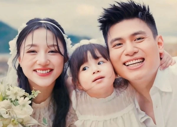 Tiệc trước hôn lễ của Salim: Chi Pu quẩy tới bến, sao không thấy Quỳnh Anh Shyn?