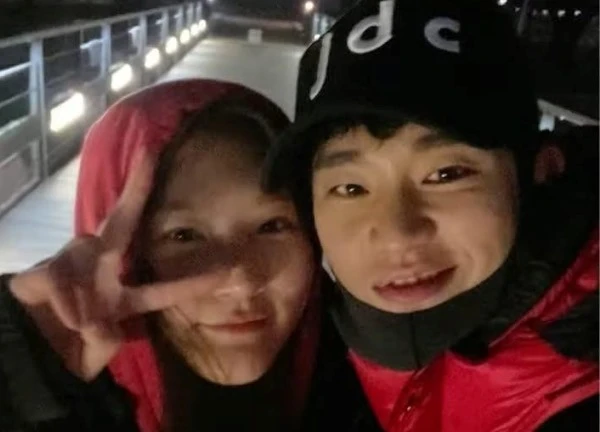 3 điểm đáng ngờ trong ảnh selfie của Kim Soo Hyun: Lộ địa điểm và thời gian hẹn hò thực sự không như tuyên bố?