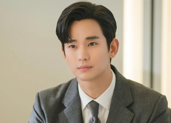 Kim Soo Hyun phản đòn: Bóc thân phận thật của "dì Kim Sae Ron", thế trận giằng co nghẹt thở!