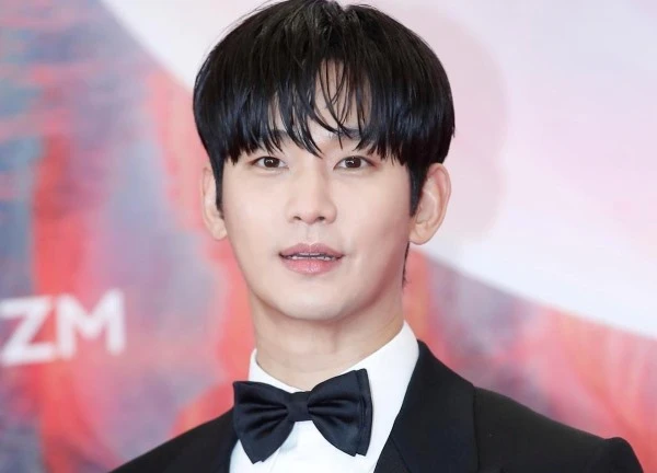 Livestream lùm xùm Kim Soo Hyun ngày 5: Mẹ Kim Sae Ron lo sợ nam diễn viên có lựa chọn cực đoan, đọc tâm thư tha thiết 1 nguyện vọng
