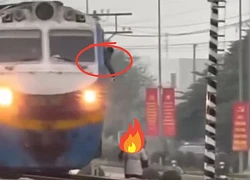 Case of 2 women 'bored with life' blocking train to live a virtual life in Vinh Phuc: Traffic Police Department takes action