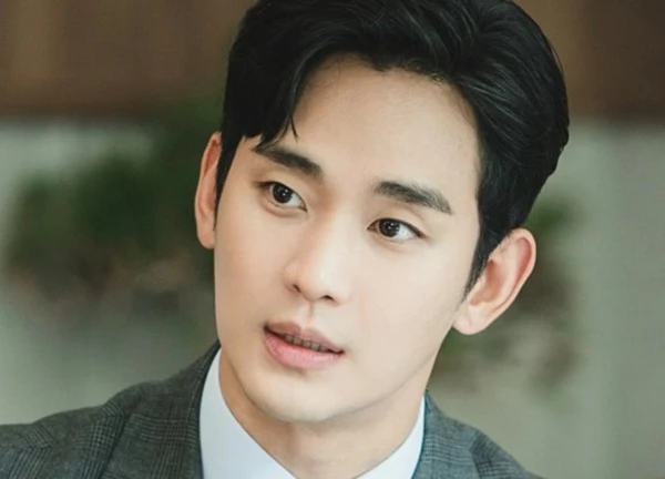 Kim Soo Hyun bị gần 1 triệu người quay lưng giữa bão thị phi chấn động