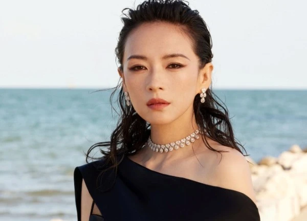 Minh tinh quyền lực nhất Cbiz "lật mặt nhanh hơn lật bánh tráng", lườm nguýt bĩu môi ngay giữa sự kiện