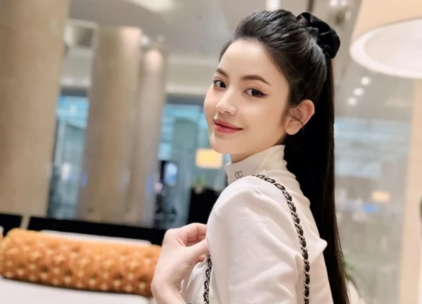 Lan tràn clip cô gái giống Chu Thanh Huyền - vợ Quang Hải trong quán karaoke giữa loạt drama, sự thật thế nào?