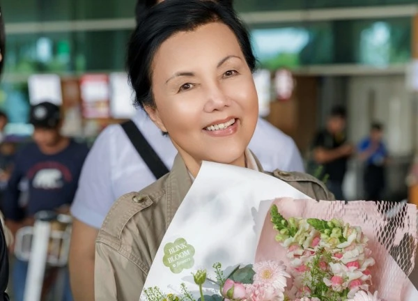 Nhan sắc đáng kinh ngạc của diễn viên Kiều Chinh ở tuổi U90
