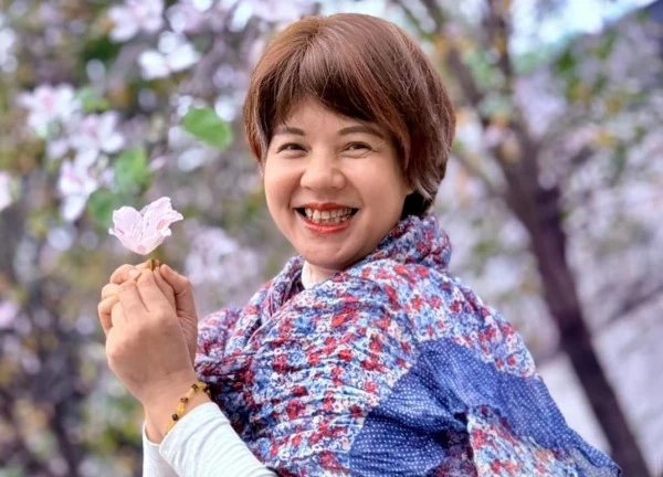 Hoa hậu Kỳ Duyên váy lưới sexy, MC Diễm Quỳnh VTV cười tít mắt bên hoa ban