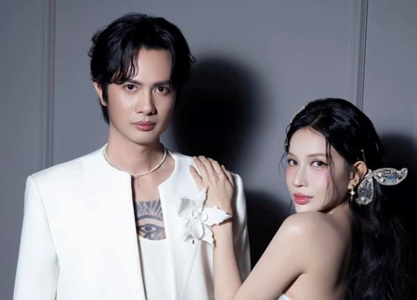 "Tóm gọn" cặp đôi Vbiz nghi sắp cưới nay công khai ngó lơ nhau