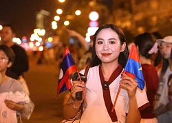 Hot TikToker Lào dành tiền đến TPHCM, chờ xem diễu binh từ 2h sáng