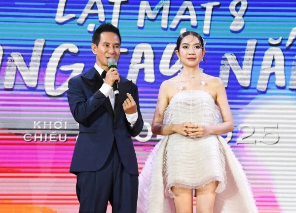 Minh Hà 40 tuổi vẫn trẻ đẹp ngỡ ngàng qua camera thường: 1 khoảnh khắc "bóc trần" tình cảm của Lý Hải với bà xã