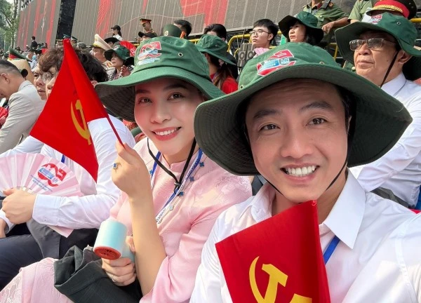 Sao Việt hướng về Đại lễ 30/4: Mỹ Tâm nghẹn ngào, vợ chồng Cường Đô La làm đại biểu danh dự, Đen Vâu có hành động khiến hàng nghìn người xúc động