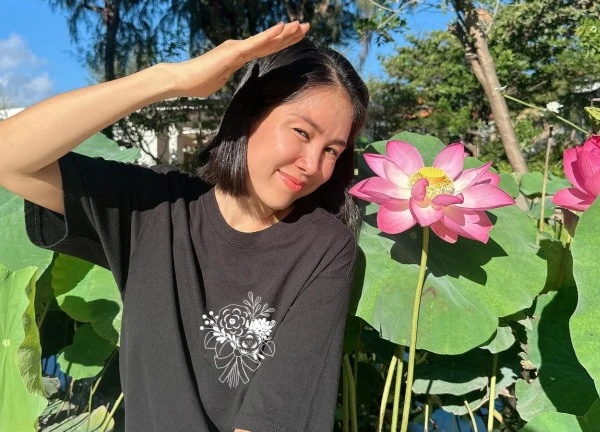 Ý nghĩa phía sau bức ảnh Lê Phương chia sẻ trước lễ thủy táng cố diễn viên Quý Bình?