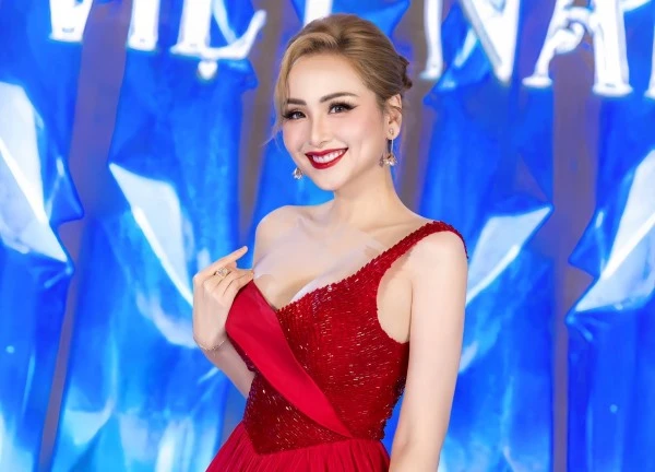 Hoa hậu Việt cưới chồng lần 3, có 1 con trai rục rịch chinh chiến cuộc thi nhan sắc?