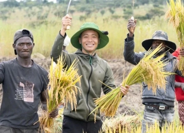 Quang Linh Vlogs: Từ thần tượng của giới trẻ đến ánh hào quang vụt tắt