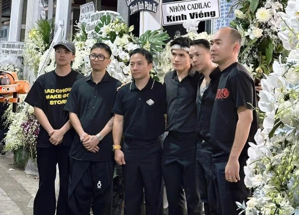 Tang lễ bố ca sĩ Quốc Thiên: Tiến Luật - Binz và dàn sao đến viếng, Duy Khánh nói 1 câu gây xúc động
