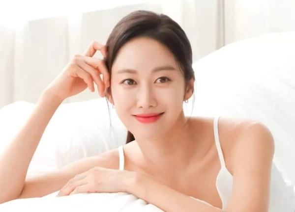 Tình cũ Lee Jun Ki tuyên bố có con riêng, làm chồng mất ngủ cả đêm rồi thốt ra 1 câu khiến MXH chấn động