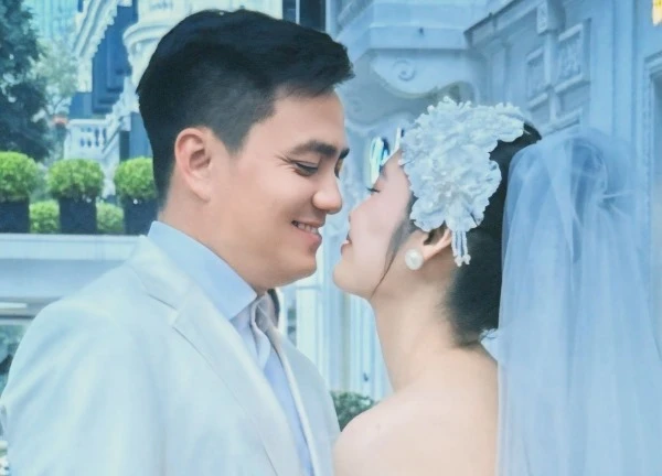 Ảnh cưới của hoa hậu Nông Thuý Hằng và bạn trai là Phó Giám đốc