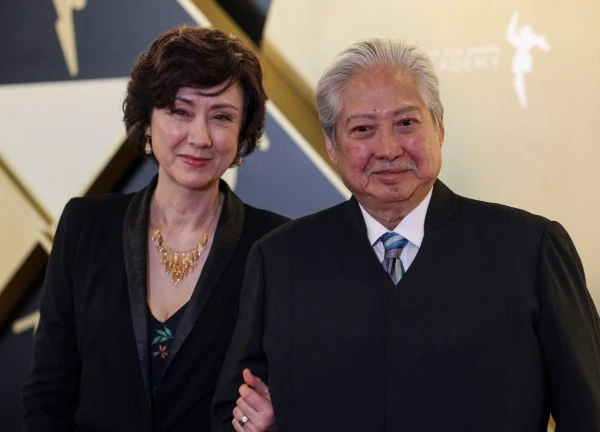 Hôn nhân viên mãn của Hồng Kim Bảo và 'hoa hậu lai đẹp nhất Hồng Kông'